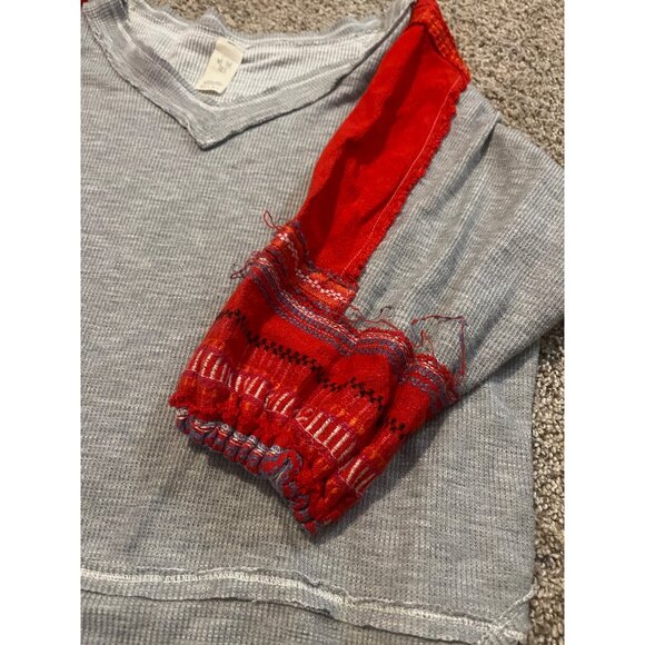 Free People We The Free Bubble Tee Gray Combo Red Embroidered Sleeve Top Large - Picture 4 of 8